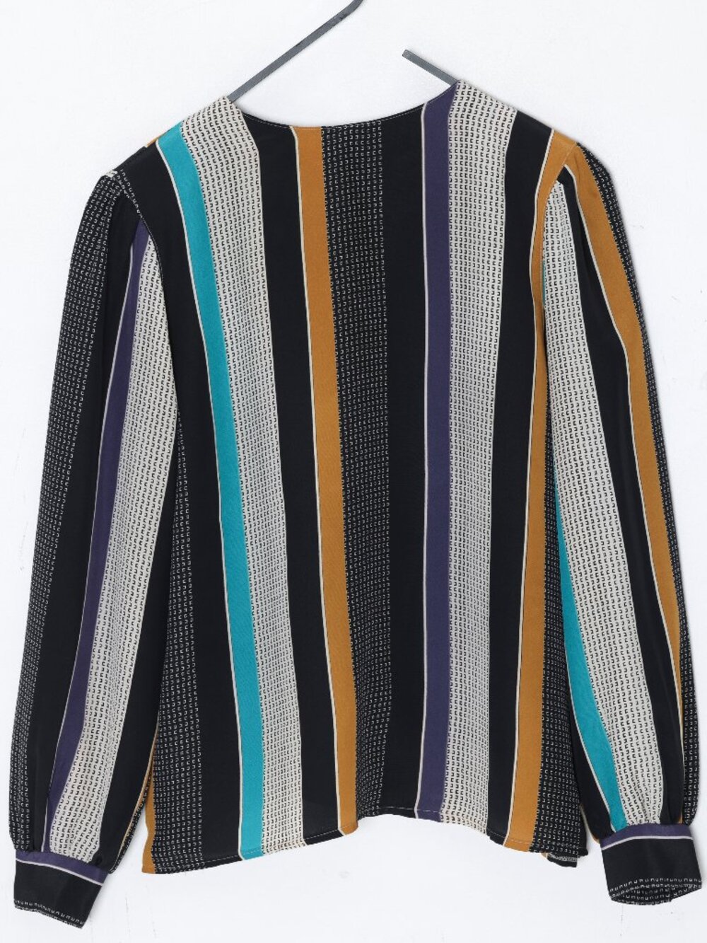 1978–1984, Finnish Collarless Dartless Printed Filament Cloth Day Blouse